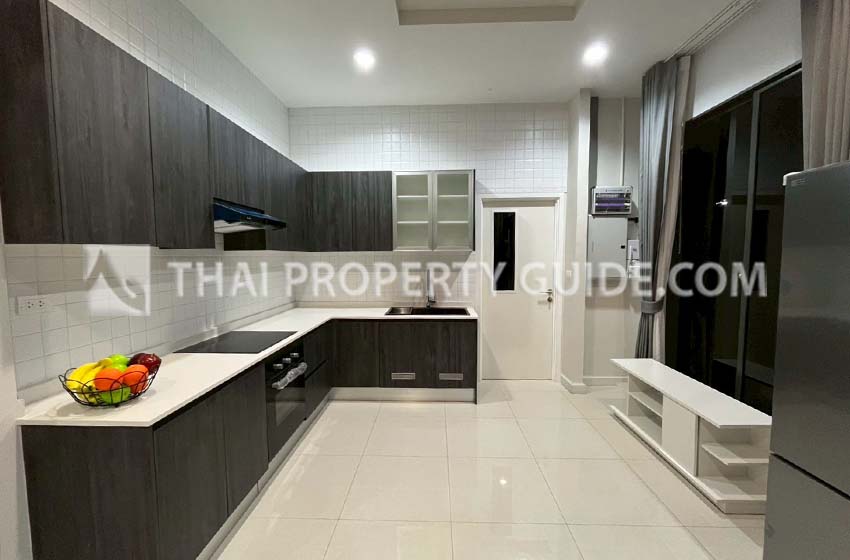 House with Shared Pool in Srinakarin 
